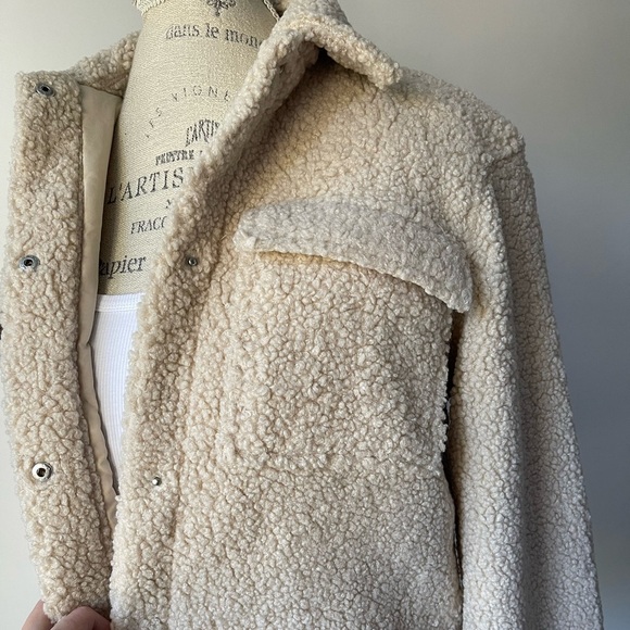 Short shearling cream jacket
Size: XXS - Picture 3 of 7